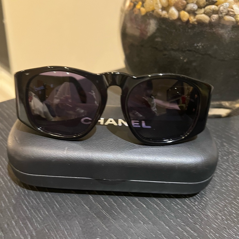 🔥🔥Chanel Sunglasses! - Picture 3 of 5